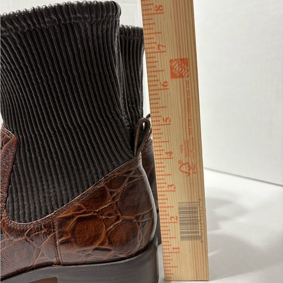 Louise et Cie Teshy Chelsea Brown Booties Leather Faux Croc Embossed elasticized - Picture 7 of 10